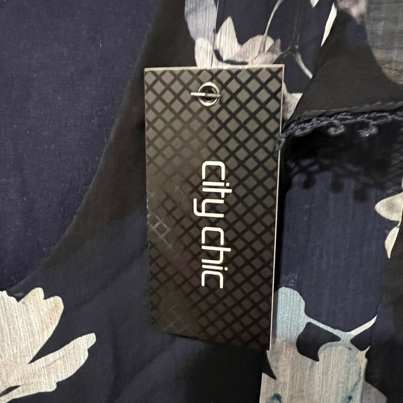 City Chic Navy Orchid V Neck Short Sleeve Floral Print Dress (XS /14) - Picture 8 of 9